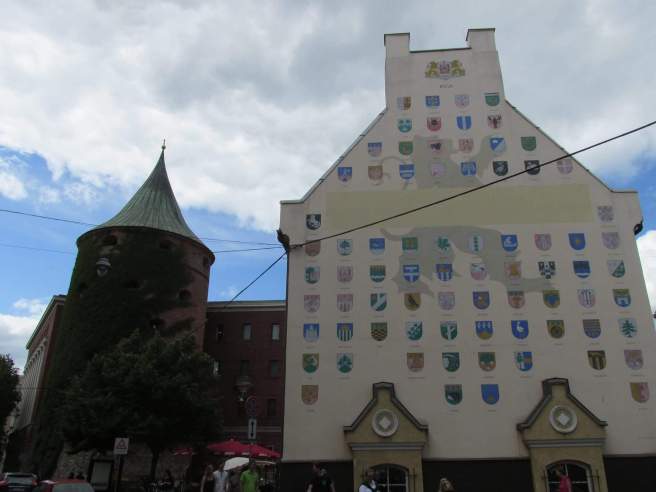 received_1618337025083775