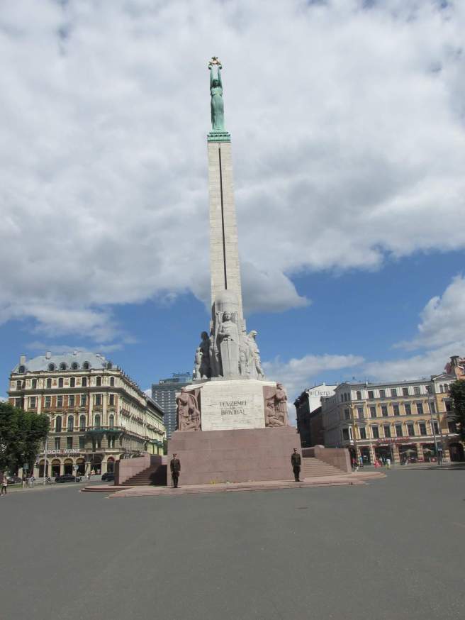 received_1618337048417106