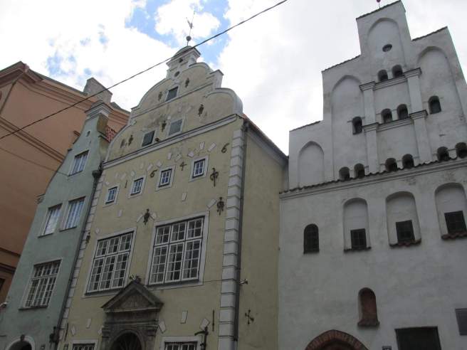 received_1618337051750439