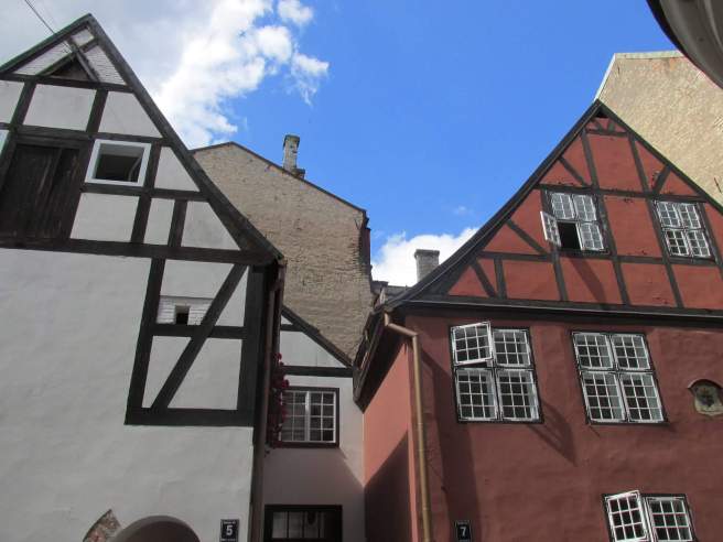 received_1618337075083770