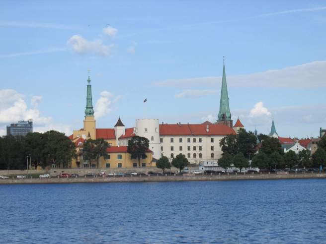 received_1618337461750398